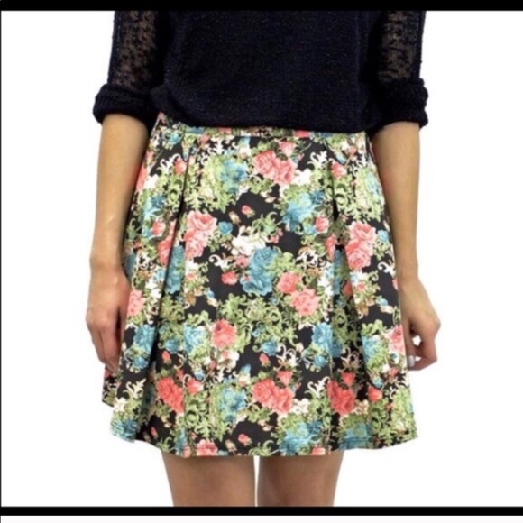 Floral Fixation Skirt - Picture 3 of 6